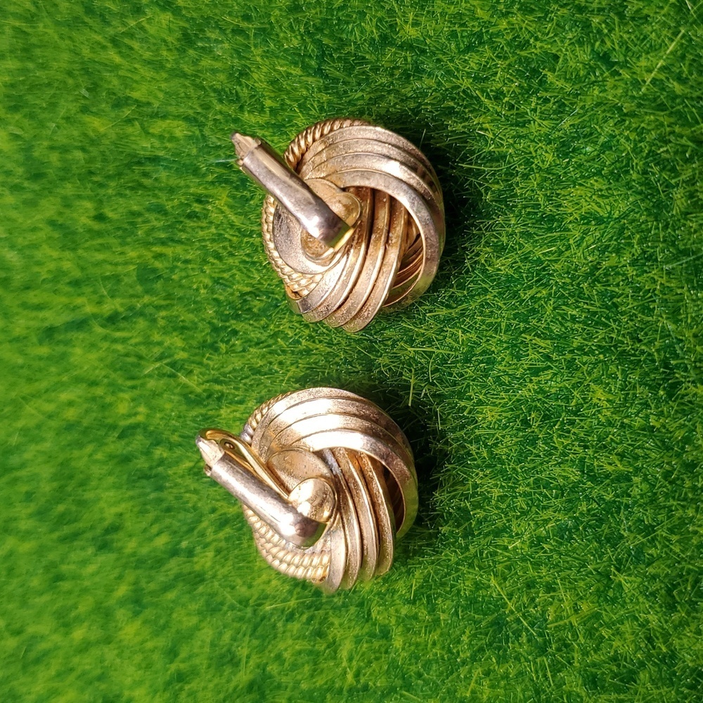 Gold‎ Tone Knot Estate Earrings Clip On E1004 - Picture 2 of 3